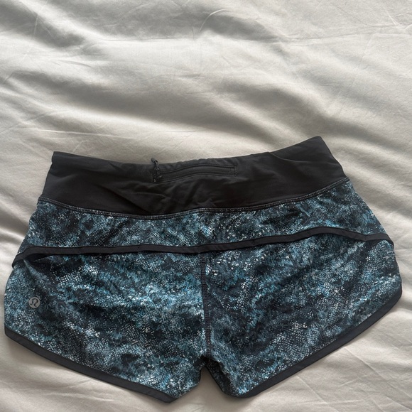Women's Lululemon Hotty Hot Running Shorts - Picture 2 of 2